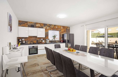 Pula Villa | Luxe villa in Pula with pool and jacuzzi