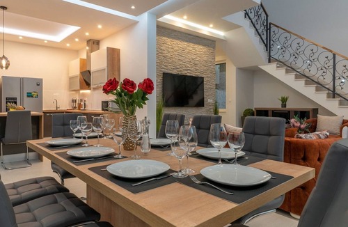 Municipality of Trogir House | Luxuriöse Villa Fantasy mit Meerblick und Pool i by Interhome