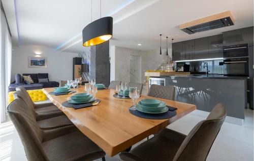 Imotski House | Luxurious Home In Donji Vinjani