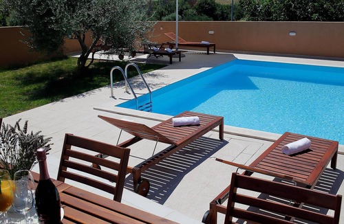Nin House | Luxurious home in Nin