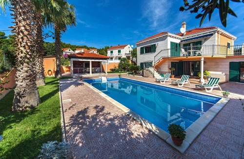 Sumartin House | Luxurious home in Sumartin