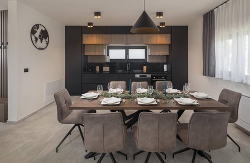 Frata House | Luxurious home in Tar