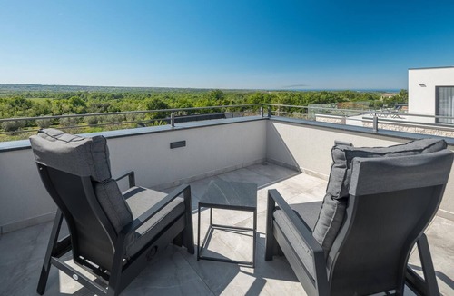 Frata House | Luxurious home in Tar