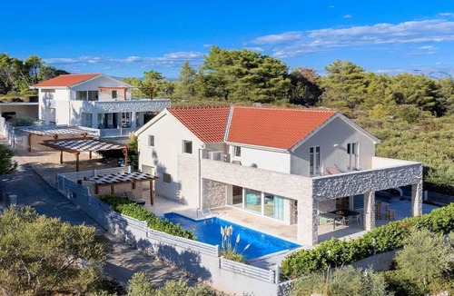 Pitve Villa | Luxurious villas in Pitve on Hvar with an amazing view