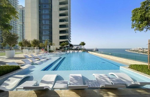 Dubai Marina Apartment | Luxury 2 Bedroom Apartment - Private Beach - Emaar Beach Vista