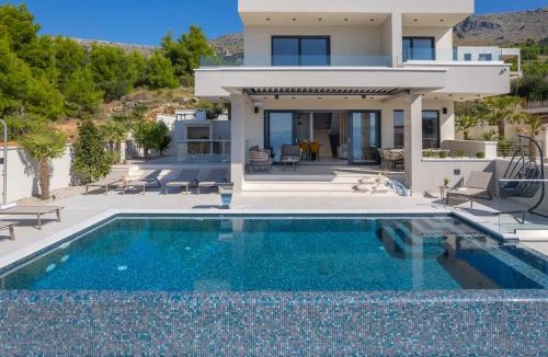 Podstrana Villa | Luxury 5-bedroom villa Princess Korina with heated pool, pool table, sauna, a hot-tub