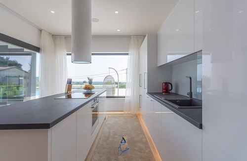 Kastelir Villa | Luxury 5-BR Villa Oasis with Private Heated Pool Near the Coast