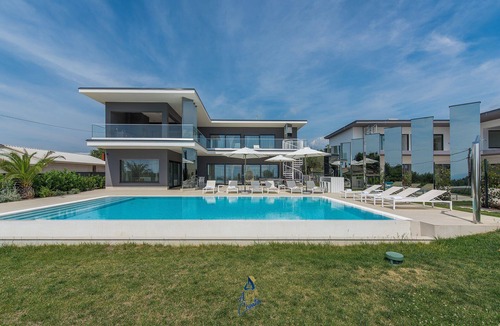 Kastelir Villa | Luxury 5-BR Villa Oasis with Private Heated Pool Near the Coast
