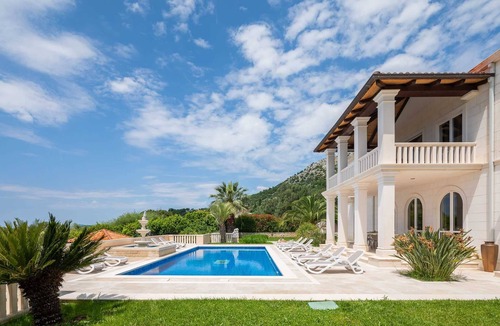 Trsteno Villa | Luxury 6-BR villa for 12, with heated pool, close to the sea