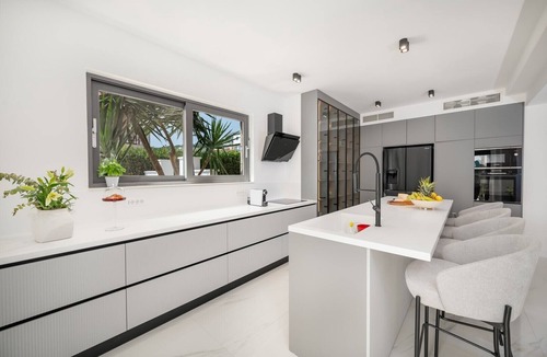 Podstrana Villa | Luxury 7-bedroom beachfront villa with private pool near Split
