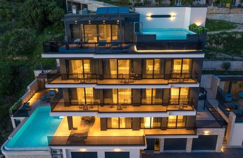 Moca Apartment | Luxury Apartment Makarska Black Magic 1 with pool, gym, sauna and sea view