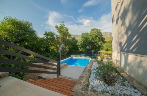 Srinjine Apartment | Luxury apartment with pool-The Box