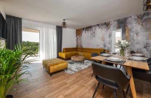 Ivanic-Grad Apartment | Luxury apartments Villa Wood with spa and heated pool NEW