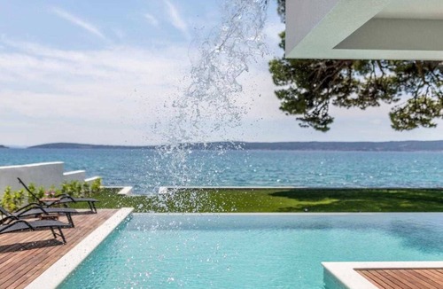 Kastela Villa | Luxury beachfront villa with infinity pool for 8