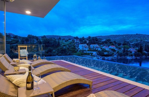 Sutivan Villa | Luxury Beachfront Villa Blue Star of Brac with private pool at the beach on Brac Island - Bobovisca