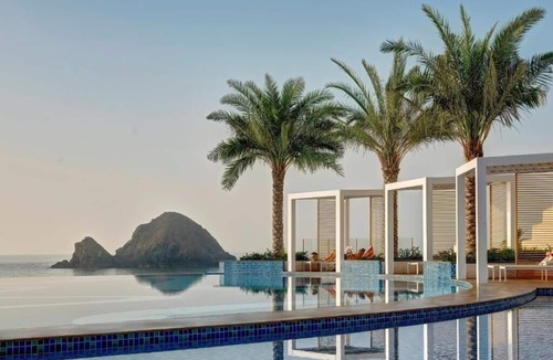 Al Aqah Apartment | Luxury Executive Suite Near Sandy Beach by Luxury