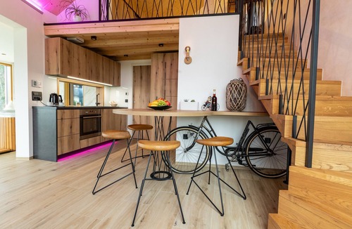Sencur House | Luxury Holiday Home with Terrace Hot tub and Sauna