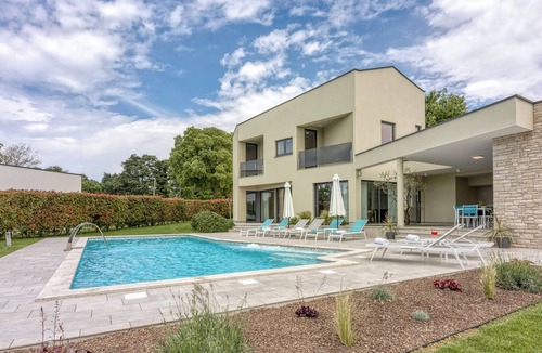 Kringa House | Luxury Holiday home with pool, jacuzzi & sauna in Central Istra