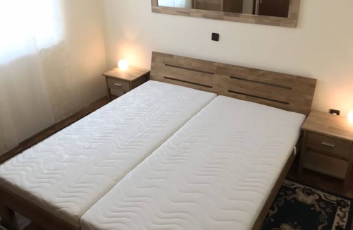Mundanije Apartment | Luxury holiday room "Vali" in Villa Ivo with private bathroom Wifi / WLAN at RAB
