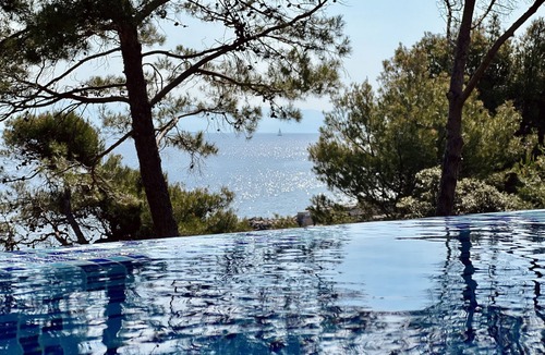 Cove Murtar Villa | Luxury Retreat that would be your home away from home!