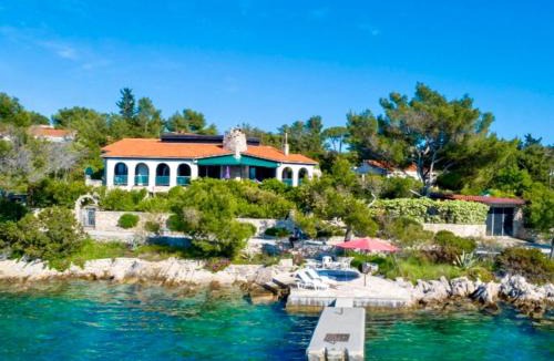 Necujam Apartment | Luxury Seafront Wellness Apartment with Sauna