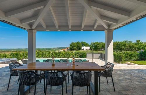 Vranje Selo Villa | Luxury villa Arman with whirlpool in Visinada
