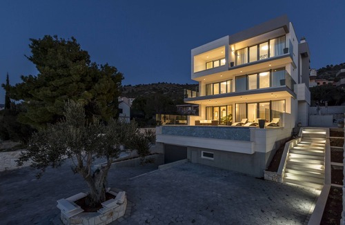 Dvornica Villa | "LUXURY VILLA Flore" first row to the sea