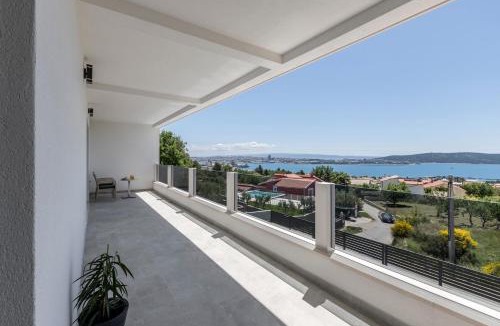 Kastel Sucurac Villa | Luxury Villa La nonna Ana - heated pool, sea view, near Split