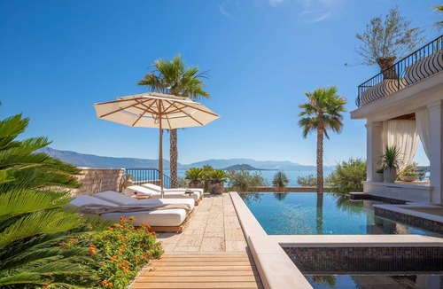 Slatine Villa | Luxury Villa Momento with Pool