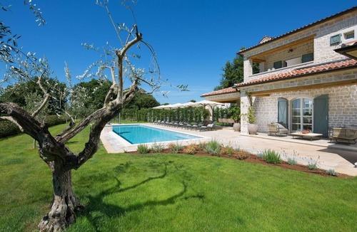 Korenici Villa | Luxury Villa Nevia for 10 guest's with private pool and sport court's.