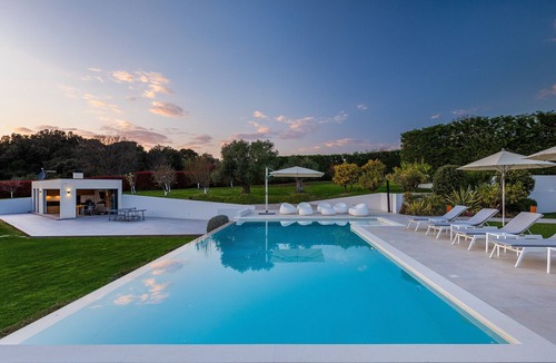 Vintijan Villa | Luxury Villa PS Deluxe in Pula for 8 persons with 60 m2 heated pool, wellness & sea view