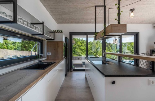 Jadruhi Villa | Luxury Villa Queen B with Pool