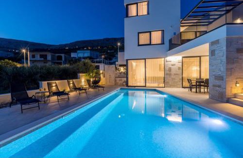 Podstrana Villa | Luxury Villa RoMa, with heated saltwater pool, parking, high speed Internet, BBQ,