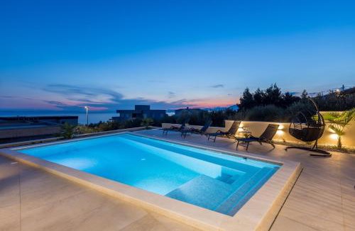 Podstrana Villa | Luxury Villa RoMa, with heated saltwater pool, parking, high speed Internet, BBQ,