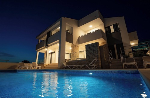 Novalja Villa | Luxury Villa Rose Novalja - with a private pool, max. 8 people