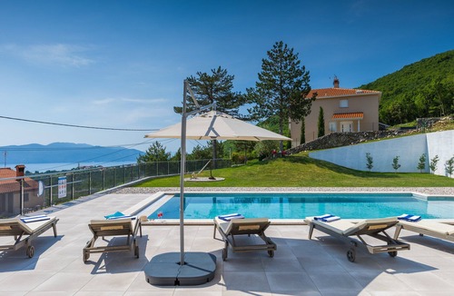 Martina Villa | Luxury Villa Sunset Sailor with Pool