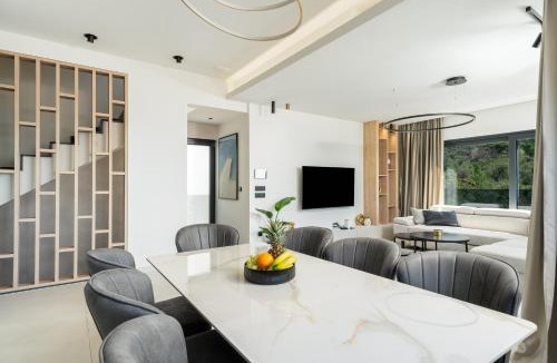 Veliko Brdo Villa | Luxury Villa Tea