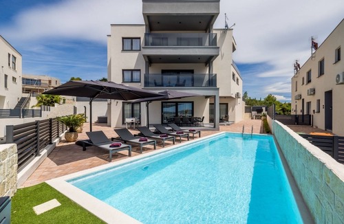 Vodice House | Luxury villa with a swimming pool Vodice (K-25085)