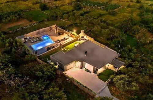 Srinjine Villa | Luxury Villa with heated private pool,sauna,whirlpool, In solitude.