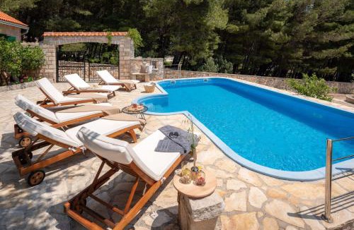 Bol Villa | Luxury Villa Zlatni Rat with Pool, Near Zlatni Rat Beach, Bol
