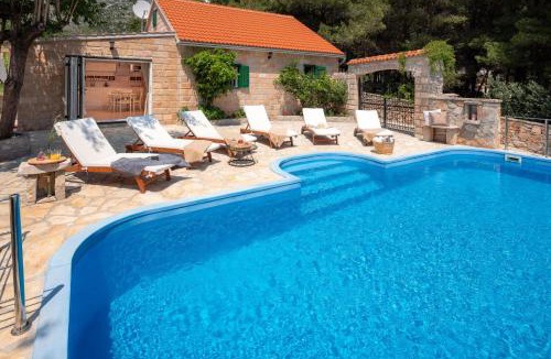 Bol Villa | Luxury Villa Zlatni Rat with Pool, Near Zlatni Rat Beach, Bol