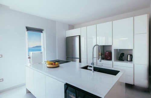 Moca Apartment | LuxuryAptInVilla Smaragd Pool