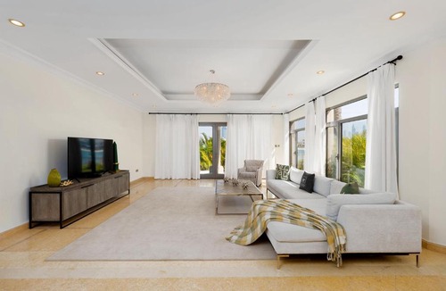 Palm Jumeirah Villa | Maison Privee - Exclusive Villa with Private Pool, Garden & Beach