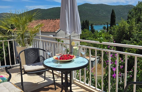 Hodilje House | Mala Kuća - cozy house by the sea with air conditioning!