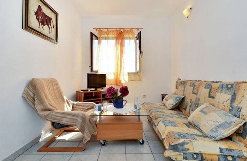Zavala Apartment | Margarita (HRV251)