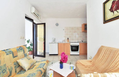 Zavala Apartment | Margarita (HRV251)