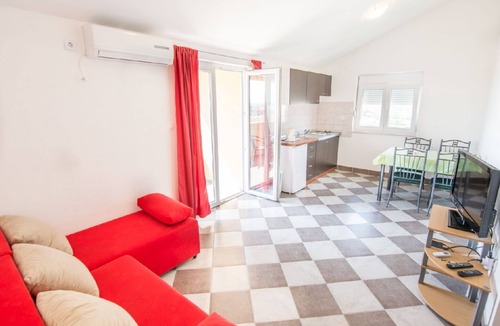 Kakma Apartment | Marica Apartment - Spacious Accommodation for 8 People with a Pool