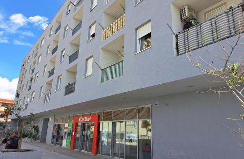 Mejasi Apartment | Mariposa, apartment with balcony, private parking in the garage, Near the biggest shopping center Mall of Split