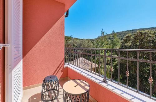 Miholascica Villa | MEACres Sun - secluded pool villa