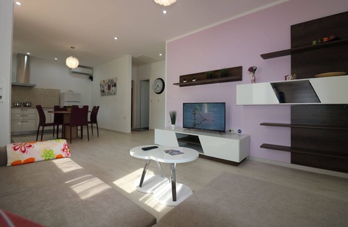 Antonci House | Melisa 5 Bungalow Vacation Apartment with Pool